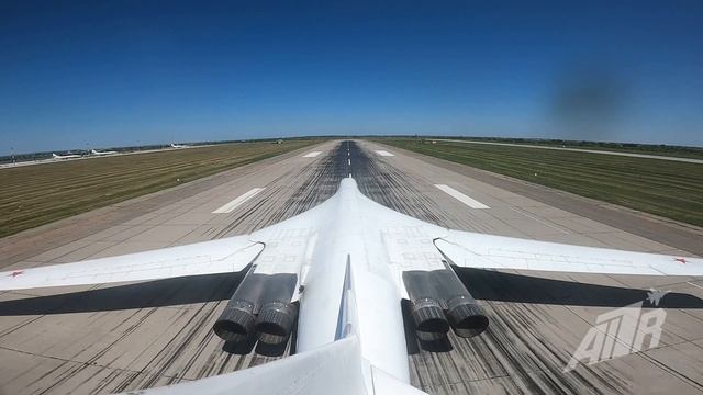 Посадка ТУ-160 с необычного ракурса. Tupolev TU-160. White swan.