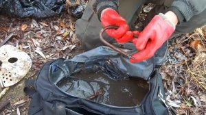 Мы подняли со дна жуткую находку, где затонул чемодан убийцы во время магнитной рыбалки