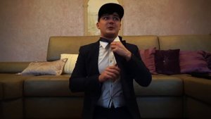 Купили на аукционе потерянный чемодан телохранителя, а внутри