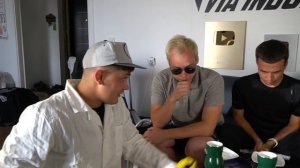 Кто последний выпьет молоко после самого острого перца в мире получит 100$