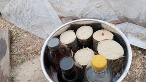 Древесина акации, плюс едкий натр.