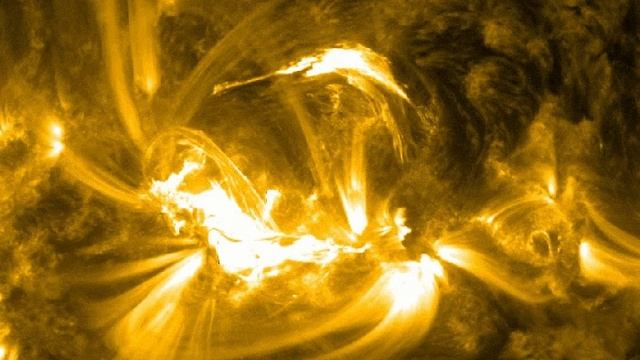 Мощная вспышка на Солнце, случившаяся 1 ноября 2024 года.