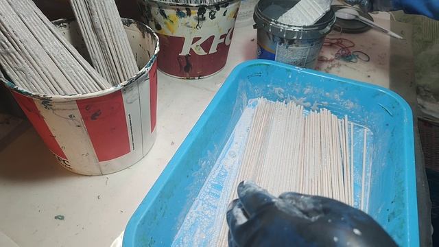 Покраска газетных трубочек серебристым коллером смотреть онлайн