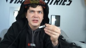 Мы распаковали потерянный чемодан рептилоида, а там...