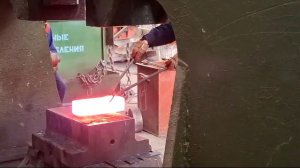 Процесс изготовления поковок из стали на молотах в компании ООО НПП "УРАЛ-ПОКОВКА" Челябинск.