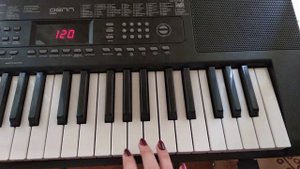 Очень лёгкая мелодия на пианино / для начинающих