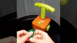 112674 Развивающая игрушка Ути пути Реактивные машинки 2 шт на воздушных шариках