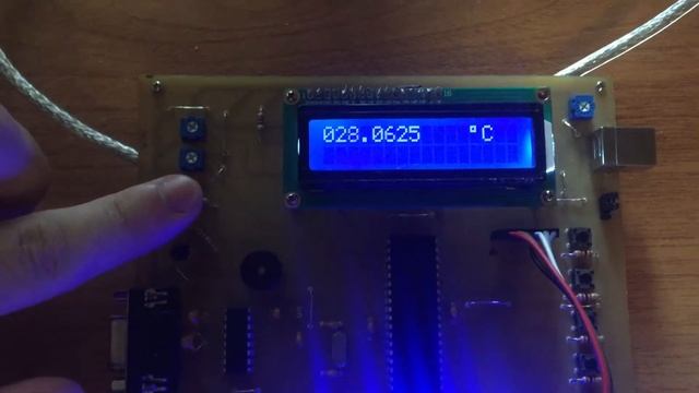 Термометр с ЖКИ дисплеем. смотреть онлайн