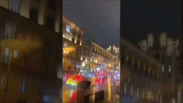 У нас + 1 и ветер до 15 метров в м/с