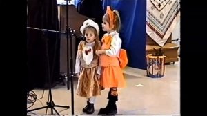 Саша и Лиза Поют "В Лесу Родилась Ёлочка". Ёлка 2006. Holy Trinity Monastery, Jordanville, NY