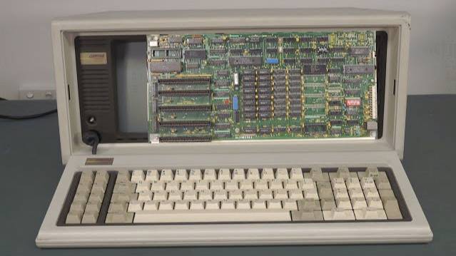 EEVblog 1348 - Worlds First IBM Compatible PC - The Compaq Portable