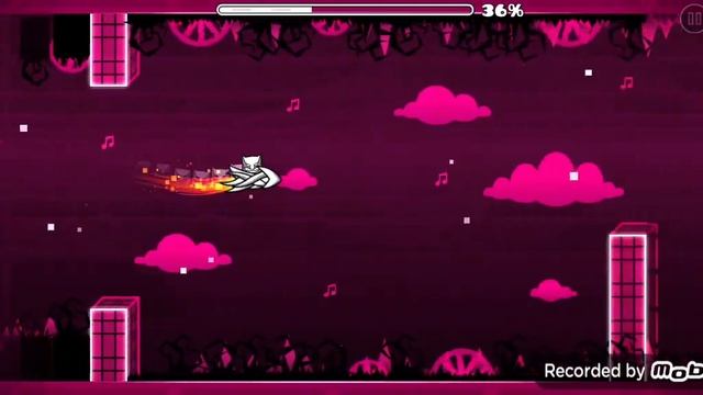 играю в геометрию дээ на телефоне сарын за звук