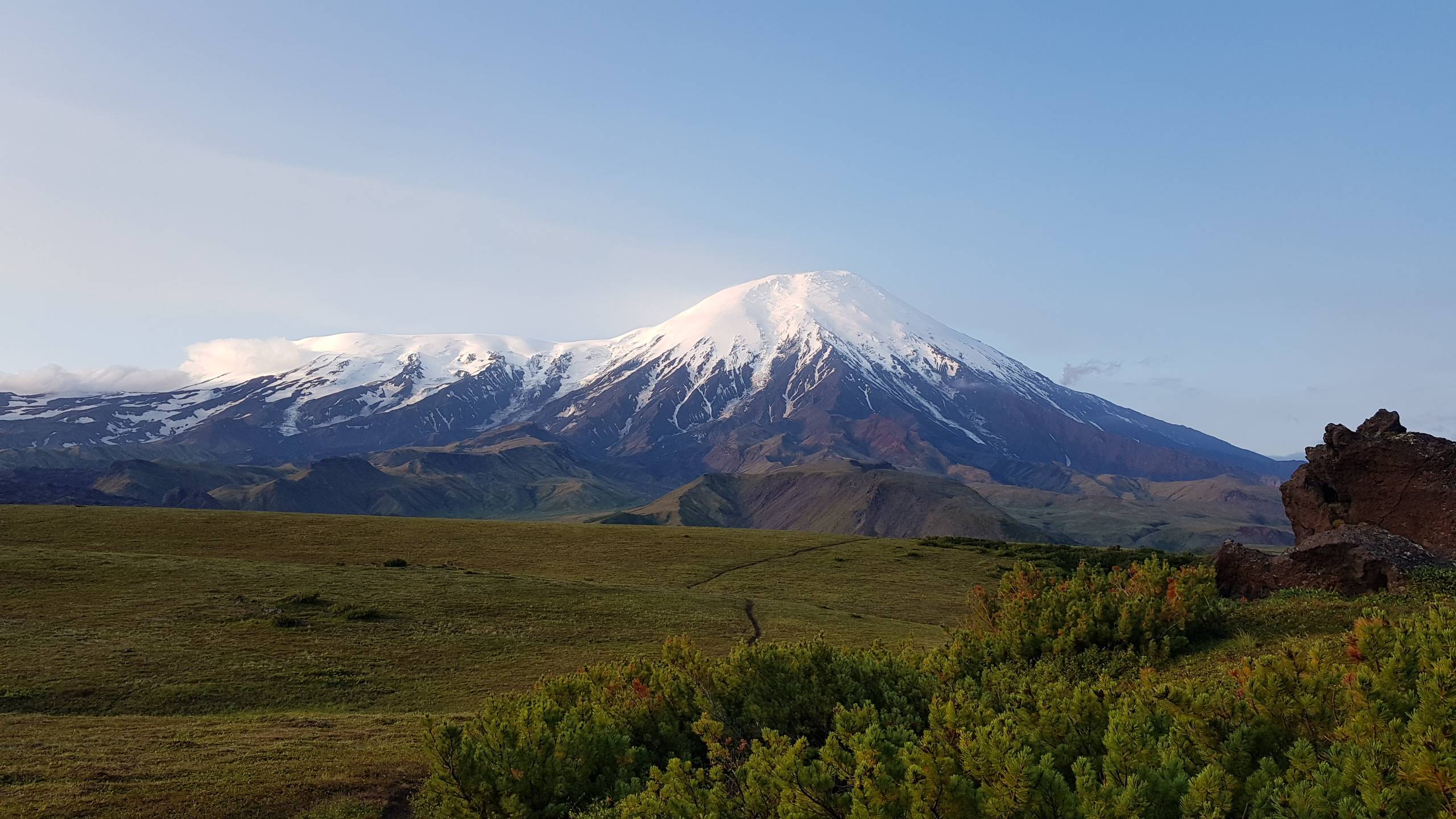 Пеший поход вокруг вулкана Плоский Толбачик. Камчатка смотреть онлайн