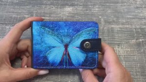 Обзор на портмоне из натуральной кожи с изображением синей бабочки Eshemoda