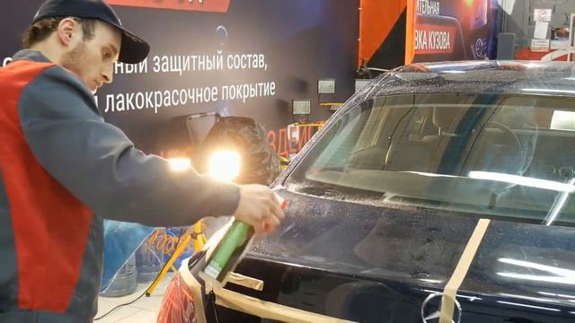 Очищение Mercedes от бетонных брызг смотреть онлайн