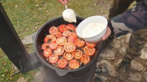 Мясо по-французски в казане на костре.