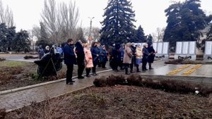 Торжественное возложение цветов к мемориалу погибших воинов