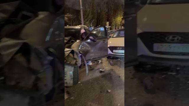 Жуткое ДТП на Москворецкой набережной в столице. смотреть онлайн