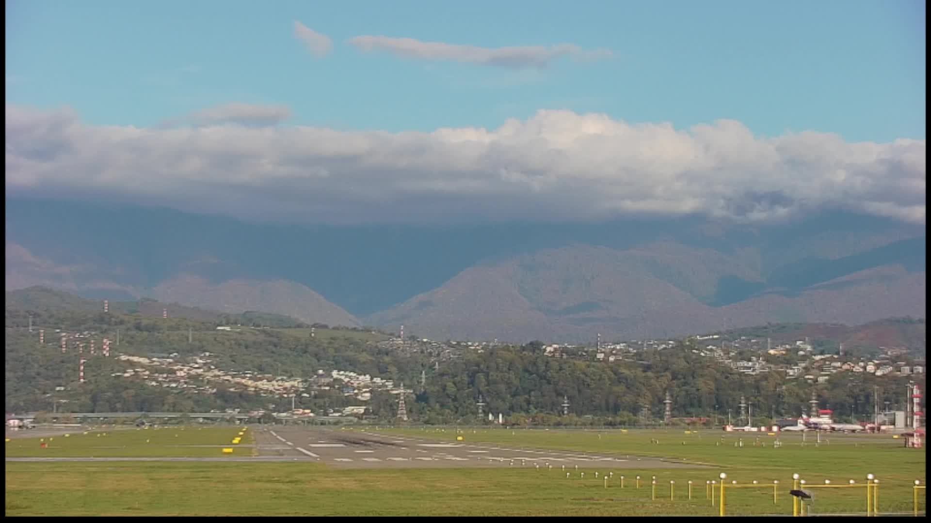 Камера на аэропорт Сочи (Адлер), с РАДИОЭФИРОМ, в РЕАЛЬНОМ времени! смотреть онлайн