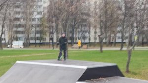 гуляем в парке. пытаемся сделать вииип!