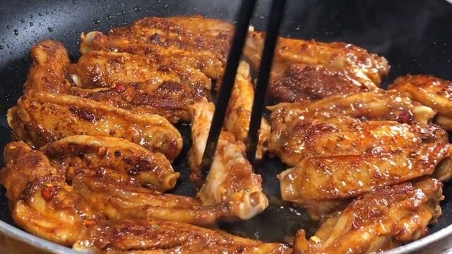令人舔手指的好東西，驚人的雞翅食譜，【天天相見廚房阿鵬哥】，#雞翅料理，#雞翅食譜，#雞翅的做法，難以抗拒的雞翅，深受兒童和成人歡迎，必嚐的菜餚，令人垂涎的雞翅，Chicken Wings