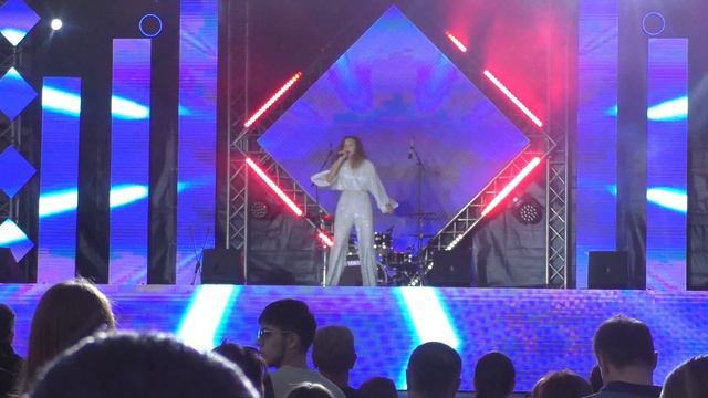 Денисова Алиса - Улыбайся (День города)