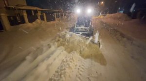 Чистка апрельского снега от первого лица / bobcat 743 vs snow 1 april 2022 POV