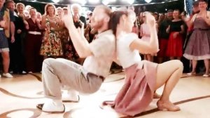 Песня Осень выкрасила клёны