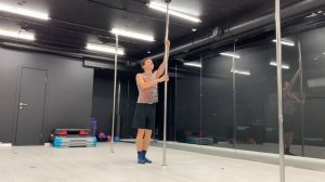 Развиваю навыки Pole Dance / Pole Sport || учусь держаться на пилоне :)