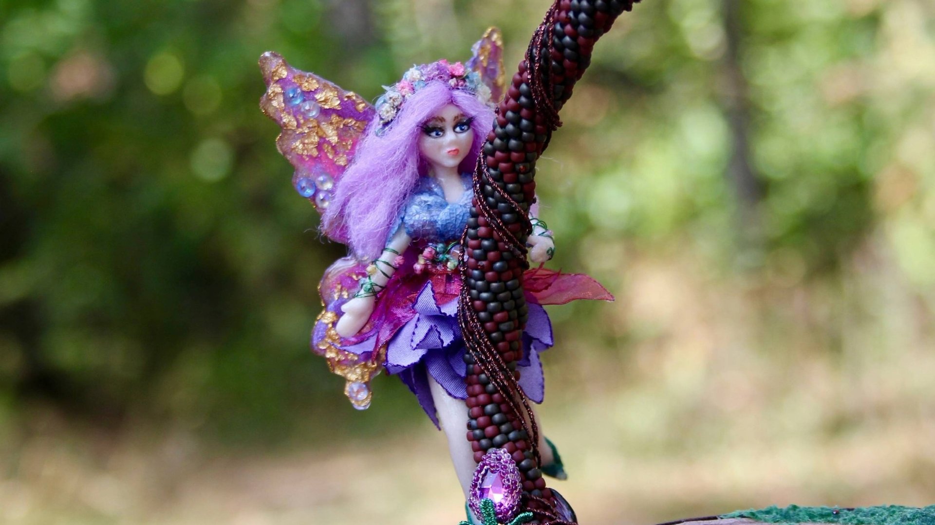 Небольшое видео о процессе создания феечки для моей сумки в виде пня «В гостях у феи» смотреть онлайн