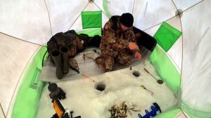Зимняя рыбалка в палатке с ночевкой  // Winter fishing in a tent with an overnight stay 30 hours
