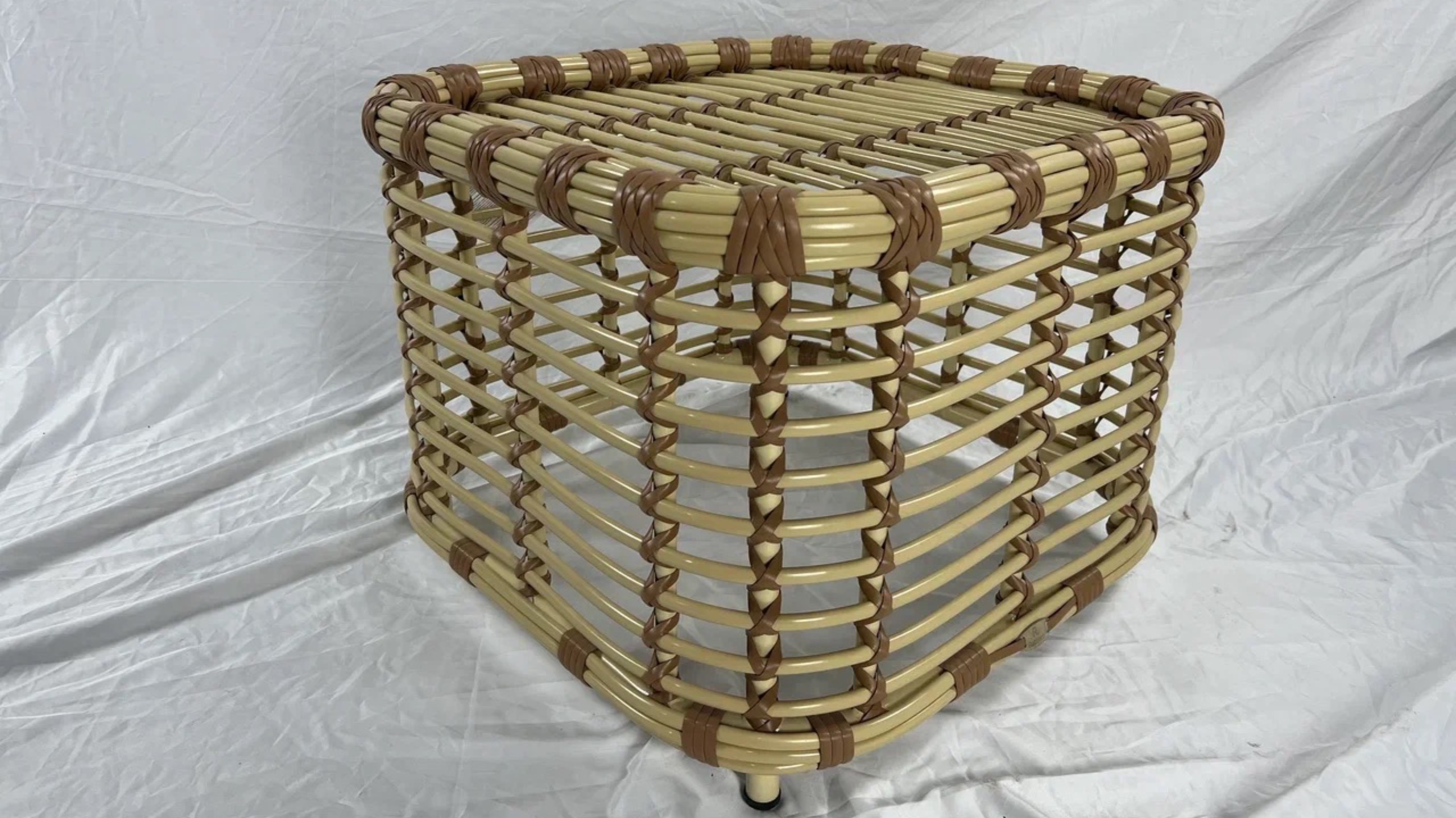 МК плетеный пуфик из ротанга. часть 2/ rattan furniture