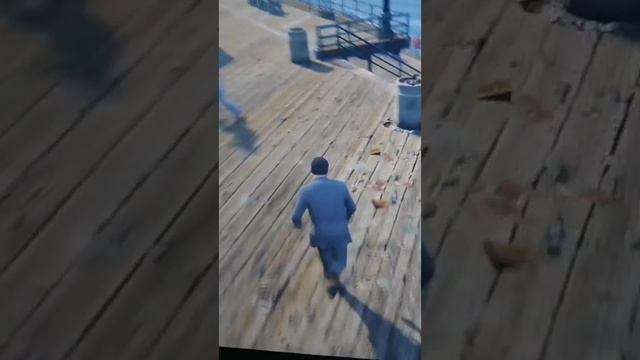 ЗАБАВНЫЙ БАГ В GTA V #shorts #gta #gtav #баг #дельперро