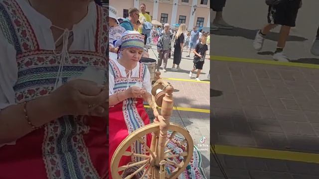 Как работает прялка