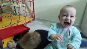 Мультик про трактор, часть 2. Миша и Кирилл играют в гараж Икея.