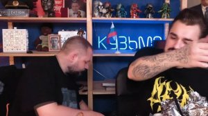 Юлик и Кузьма очень вкусно едят во время реакта и брызнул на Кузьму