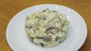Простой салат с куриными сердечками