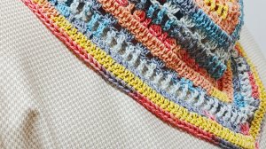 Часть 1. Яркая косынка крючком, первые 6 рядов МК.mp4