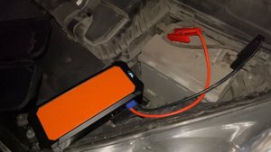 Запуск двигателя от Autowit SuperCap 2 Jump Starter