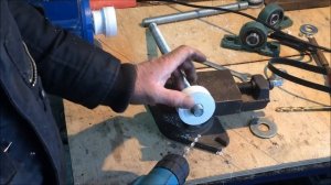 Идея для самоделки.Электро-точило  на 2 камня !)