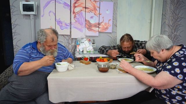 Вкусно кушаем за столом всей семьей Как открыть трехлитровую банку с домашними соленьями на зиму