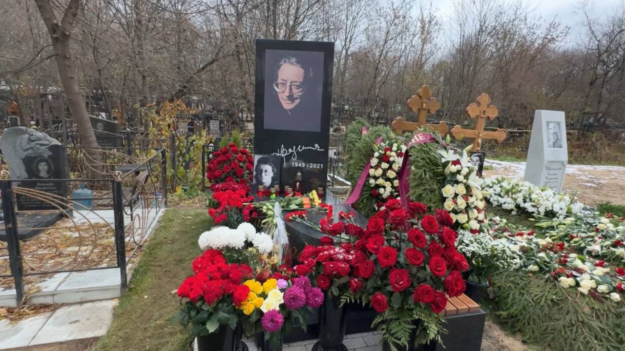 75 лет со дня рождения Легендарного  Александра Градского🙏 3 ноября 2024. Ваганьковское кладбище.