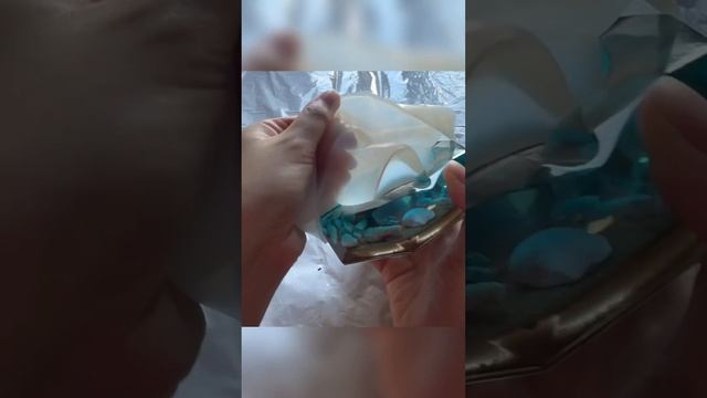 Достаю пепельницу из формы. Заметили случайно попавший в неё металический крючок? Всё исправлю ☺️ смотреть онлайн