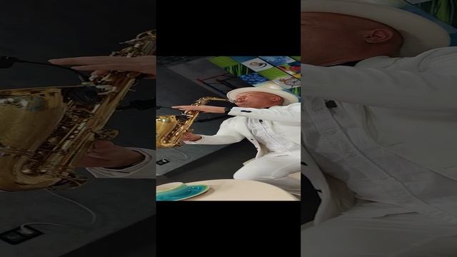 ПРЯМО В ТЕЛЕСТУДИИ УЛЕТАЕМ ПОД САКСОФОН 🔥
