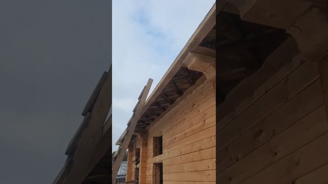 деревянный этаж на кирпичном домее