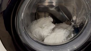 Как отбелить посеревшие белые вещи.