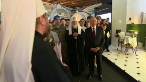Владимир Путин осмотрел выставку "Православная Русь", которая открылась в Манеже