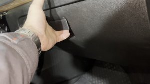 Демпфер бардачка микролифт Lada Vesta Веста CROSS NG