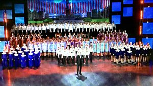 "ГОРОД ВОИНСКОЙ СЛАВЫ-РОСТОВ" Любовь Пузикова. Исполняют Игорь Цховребов и сводный хор учащихся
