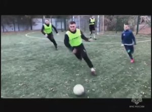 ⚽️Специалисты чрезвычайного ведомства тепло пообщались с ребятами и провели дружеский футбольный мат